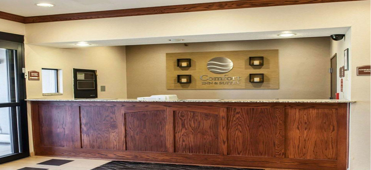 Comfort Inn & Suites Front Desk